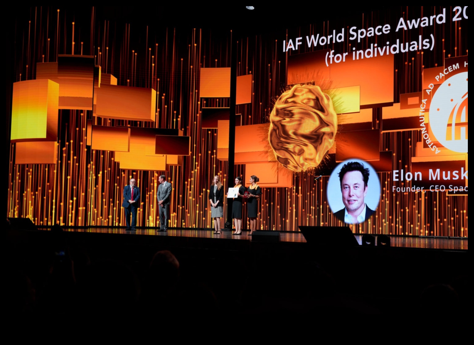 ניצחונות אסטרונאוטים: חוגגים הישגים בחלל