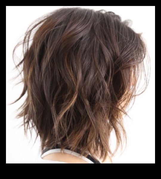 גלים ושכבות: יצירת מרקם בשיער באורך בינוני