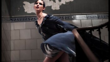 זוהר הצצות: אופנה נצחית שנתפסה דרך העדשה