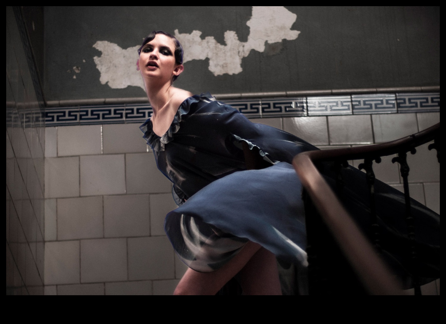 זוהר הצצות: אופנה נצחית שנתפסה דרך העדשה